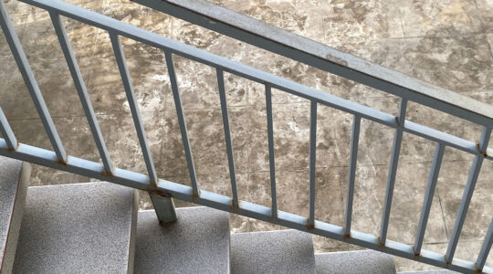 escalier métallique extérieur.png