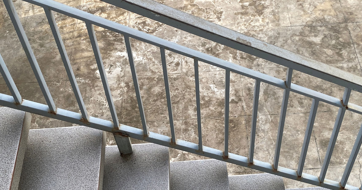 escalier métallique extérieur.png